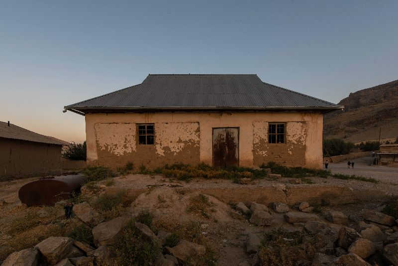 alten Haus in den Bergen in Tadschikistan im Licht des Sonnenaufgangs