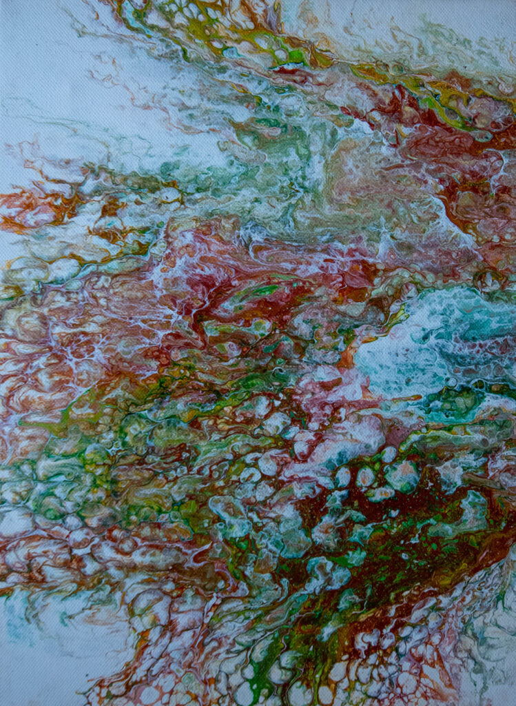 Acrylpouring - fließende Farben mit einzelnen Zellen weiß mit rostrot gelb und grün