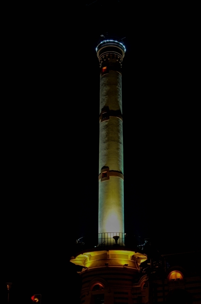Nachtaufnahme von Leuchtturm in Pudong Shanghai