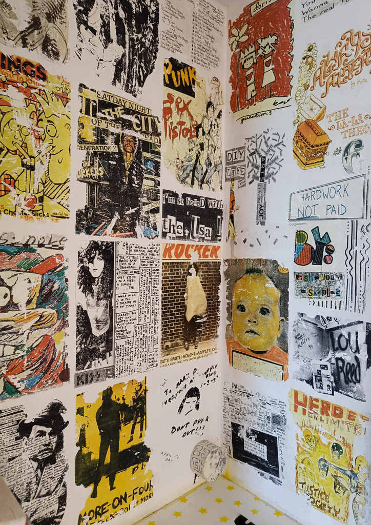 Collage rechte Hauswand mit Ausschnitten von Fanzines-Magazin Rock / Punk-Szene