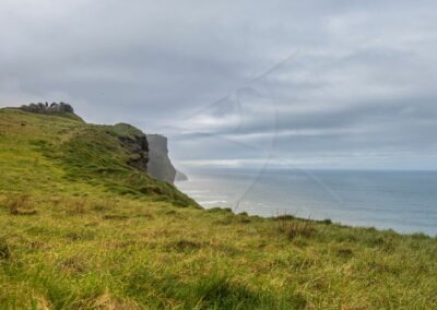 Cliff of Moher, linke Seite mit grüner Wiese