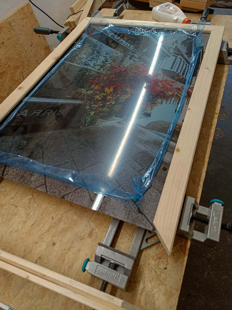 Holzrahmen mit Acrylglasbild in Rahmenspanner