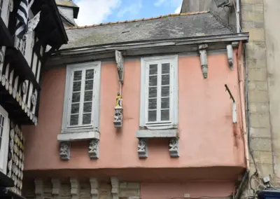 rosafarbenes altes Haus in Altstadt Quimper