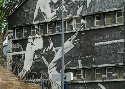 Graffity von zwei Boxern auf Hauswand in schwarz weiß Saint Brieuc, Bretagne