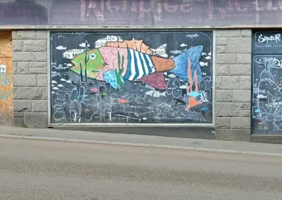 Graffity in Fischform bunt in Saint Brieuc